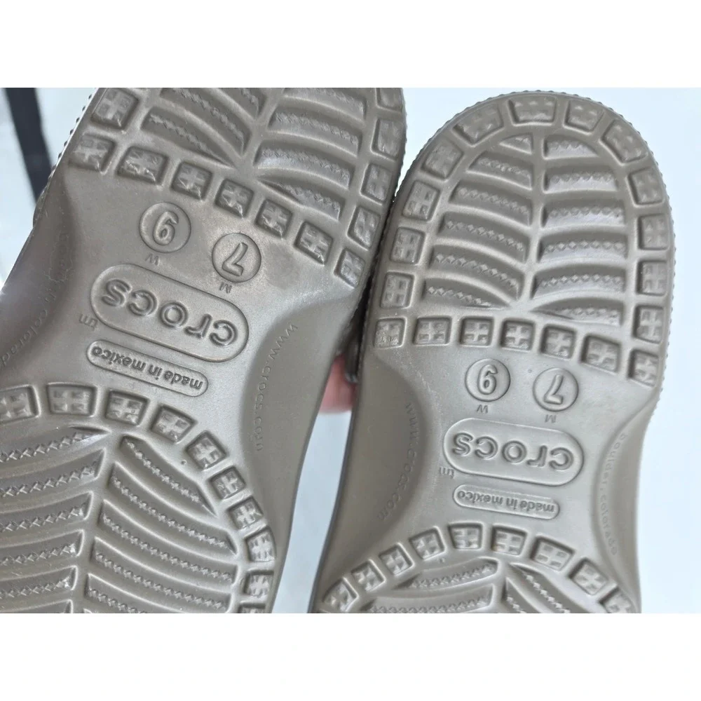 Crocs Classic Clogs Chocolate Brown Mens 7 Womens 9 Slip On Shoes M7 W9